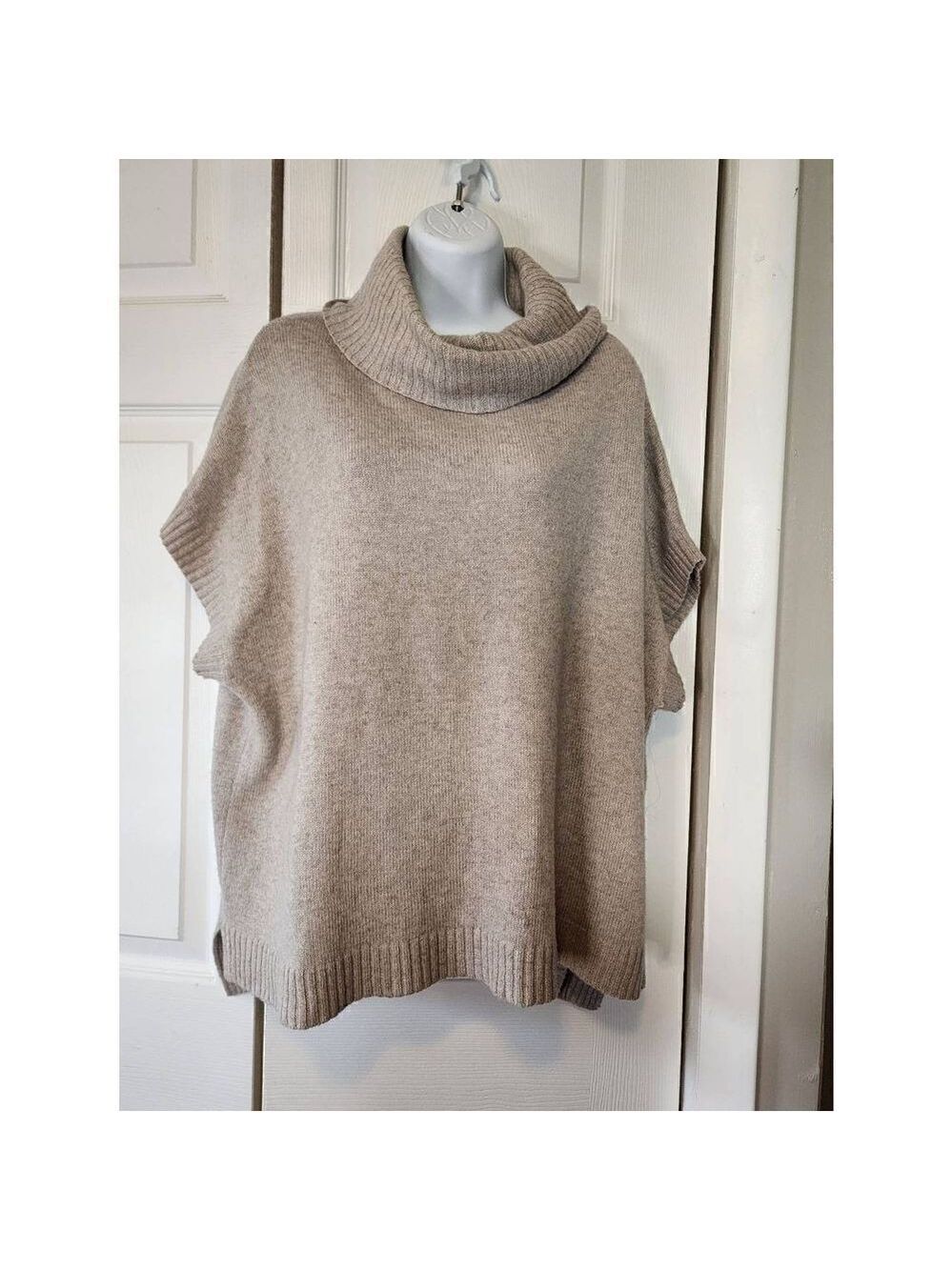 Forever 21 Tan Fuzzy Sweater Small - Picture 5 of 5
